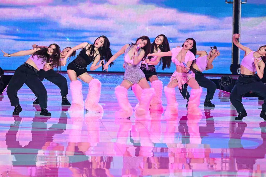 超模均龄30+、不要性感要多元<strong></p>
<p>快手直播送礼物</strong>，维秘秀还有新鲜感吗？