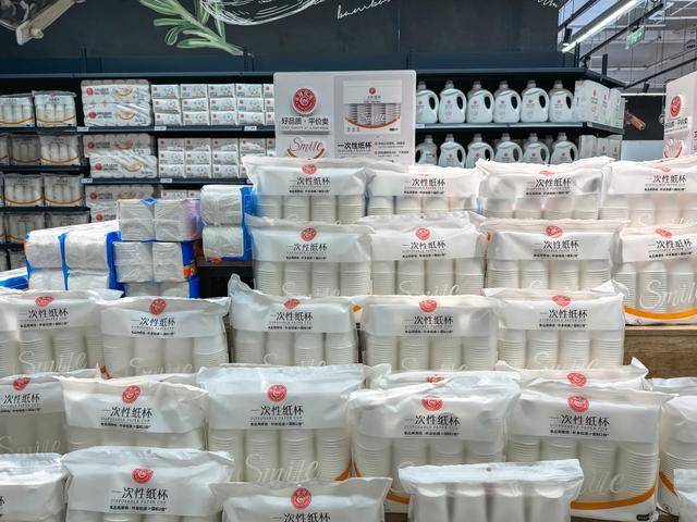 账上躺了41亿<strong></p>
<p>快手直播送礼物</strong>，于东来烦恼人太多