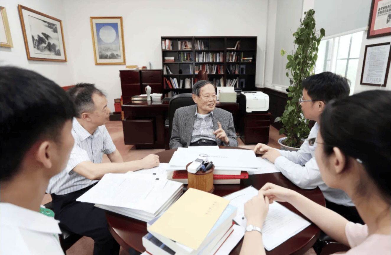 杨振宁为什么连续32年担任东莞理工学院名誉校长<strong></p>
<p>虚拟币断网</strong>?