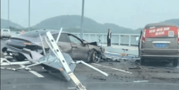 车轮飞滚十余米！武汉小米SU7断轴撞护栏<strong></p>
<p>国家虚拟人民币</strong>，一月内两起脱落事故，官方回应仍含糊