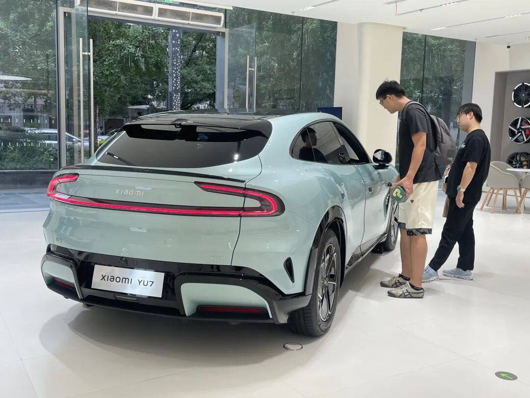 车轮飞滚十余米！武汉小米SU7断轴撞护栏<strong></p>
<p>国家虚拟人民币</strong>，一月内两起脱落事故，官方回应仍含糊