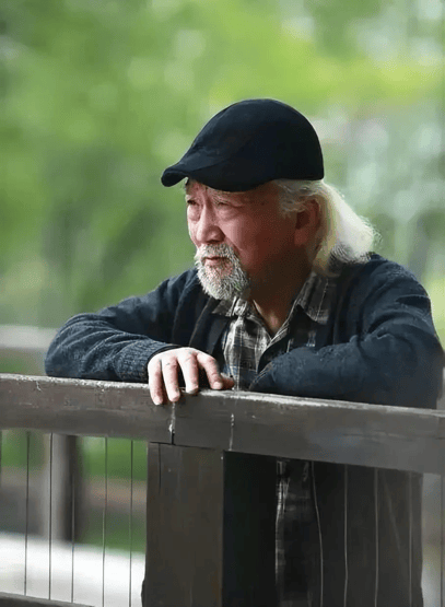 考古|曝78岁李保田近况!找人维修窗户喝10元桶装水<strong></p>
<p>国家虚拟人民币</strong>,生活超朴素!