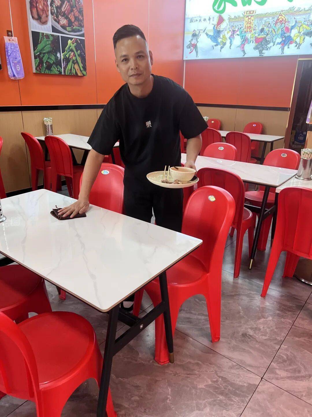 小伙到广州一猪脚饭店吃免费“2号餐”<strong></p>
<p>虚拟币的经营模式</strong>,突然跪地道谢,老板娘:以后要吃饭就直接过来