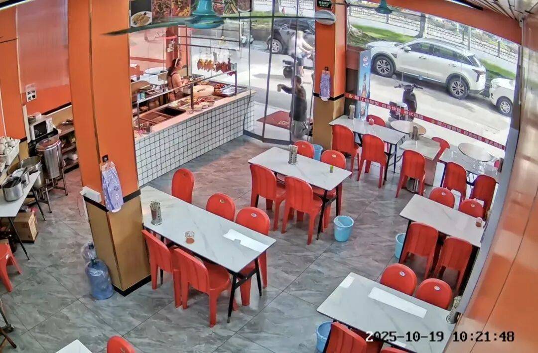 小伙到广州一猪脚饭店吃免费“2号餐”<strong></p>
<p>虚拟币的经营模式</strong>,突然跪地道谢,老板娘:以后要吃饭就直接过来