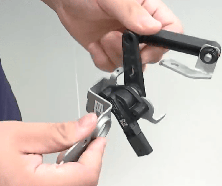 小米新车主驾下方掏出“神秘”多余零件!工作人员一片沉默<strong></p>
<p>虚拟币的经营模式</strong>,细思极恐