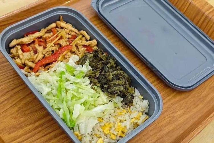 国铁成都局推出17元高铁盒饭:门店现炒<strong></p>
<p>招聘虚拟币运营</strong>,送餐到座