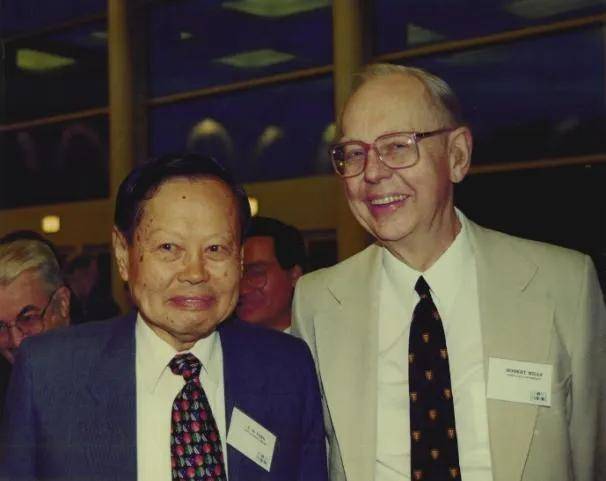 金灿荣:今日送别杨振宁<strong></p>
<p>招聘虚拟币运营</strong>,他的贡献已经远远超过诺贝尔奖