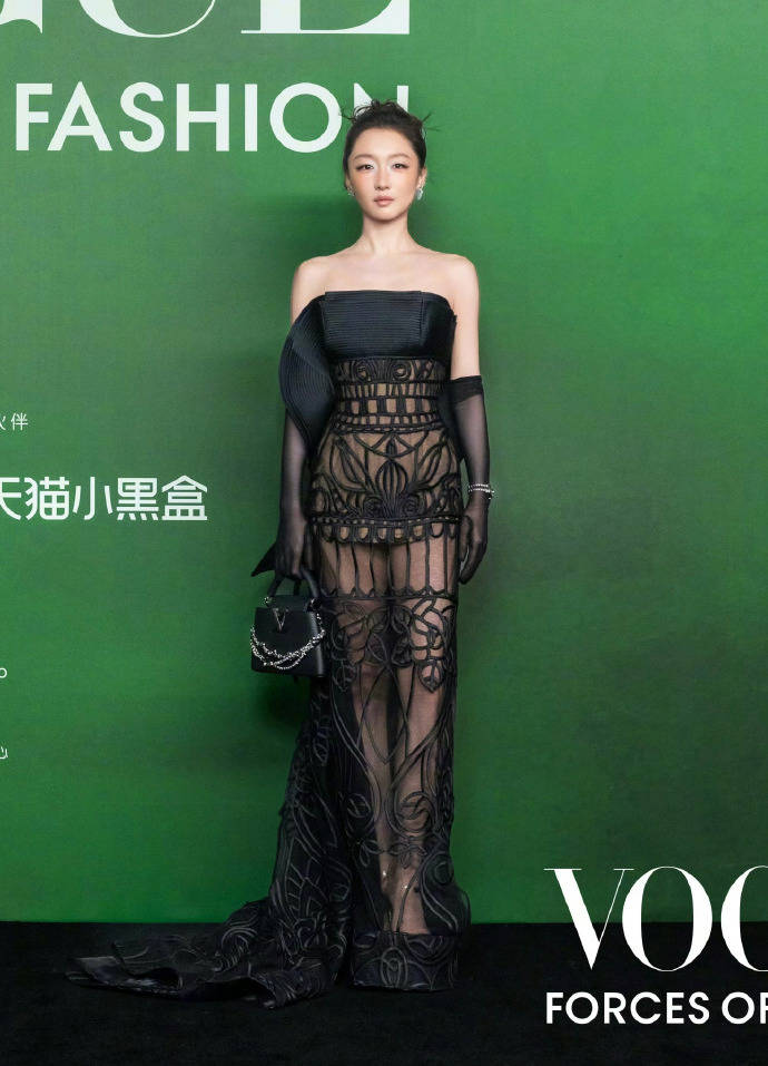 刘亦菲头顶满天星、周冬雨大胆透视装、杨幂顶级高定...VOGUE红毯谁赢了<strong></p>
<p>招聘虚拟币运营</strong>？