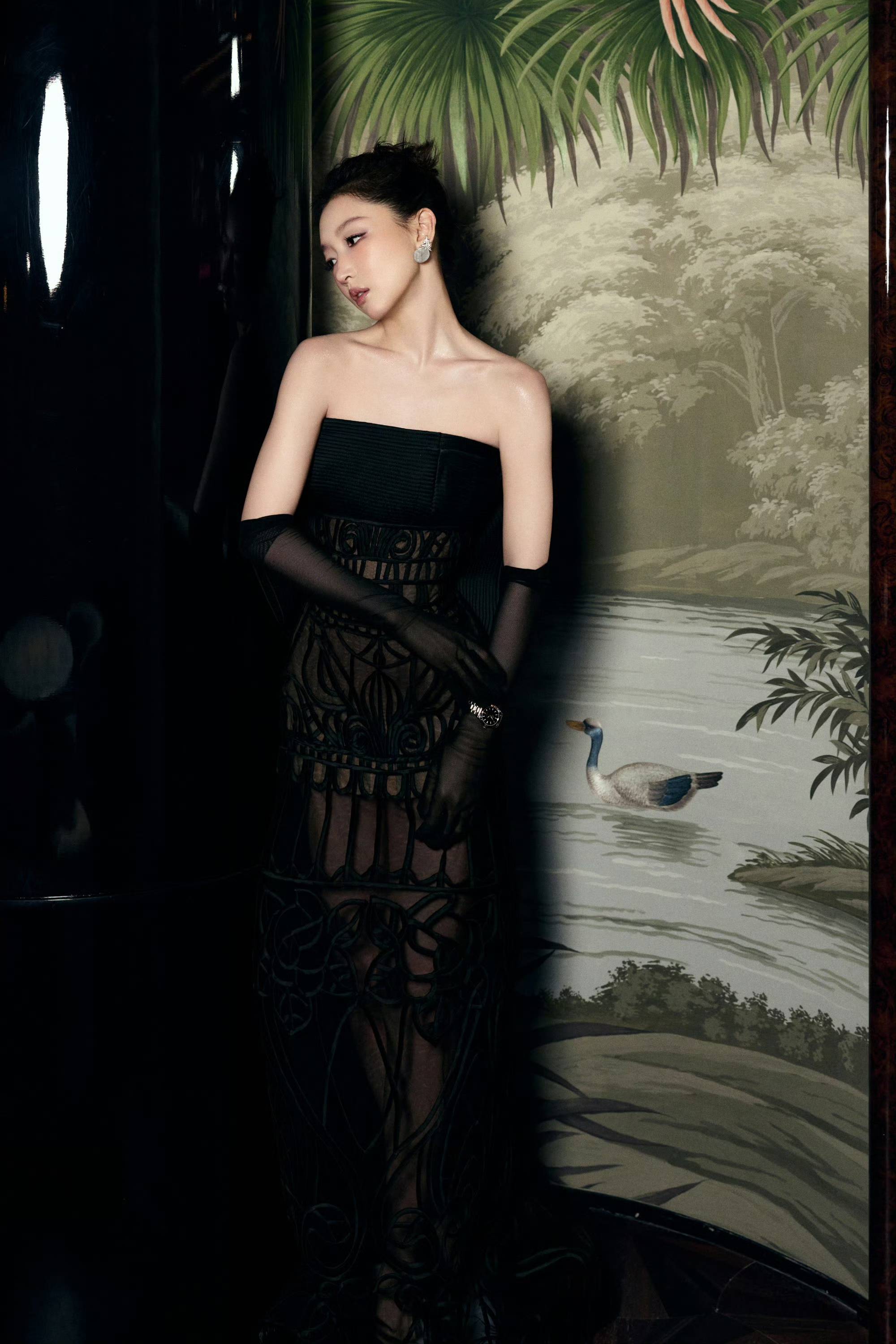 刘亦菲头顶满天星、周冬雨大胆透视装、杨幂顶级高定...VOGUE红毯谁赢了<strong></p>
<p>招聘虚拟币运营</strong>？