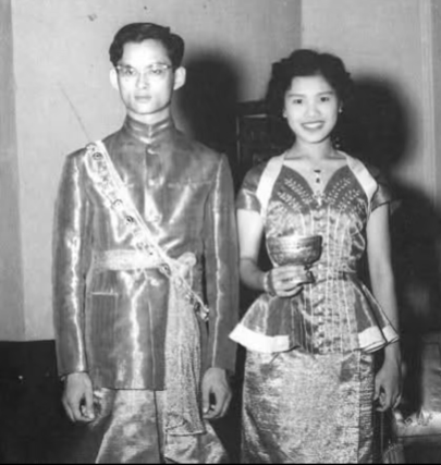 泰国王太后诗丽吉去世<strong></p>
<p>雷达币四虚拟货币</strong>,留下19顶奢华王冠和她的传奇一生