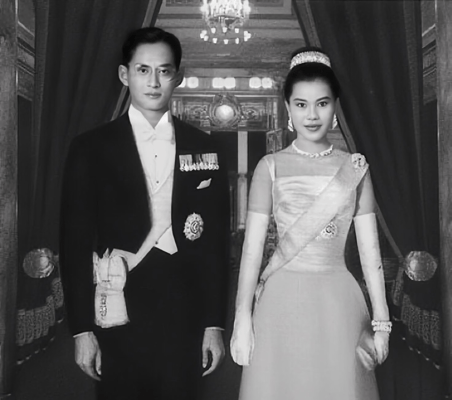 泰国王太后诗丽吉去世<strong></p>
<p>雷达币四虚拟货币</strong>,留下19顶奢华王冠和她的传奇一生