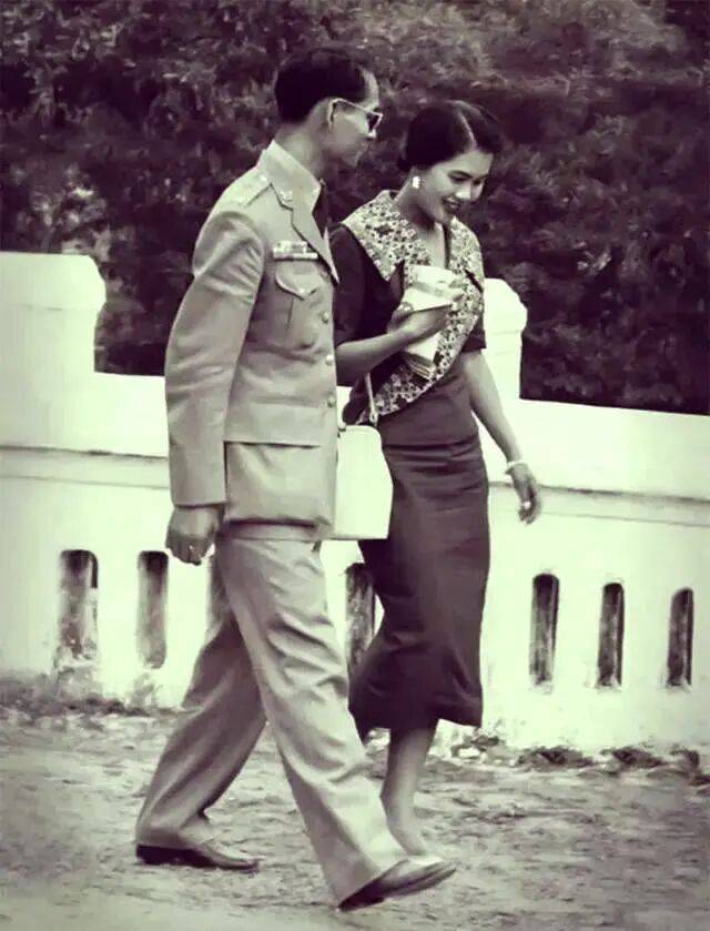 泰国王太后诗丽吉去世<strong></p>
<p>雷达币四虚拟货币</strong>,留下19顶奢华王冠和她的传奇一生