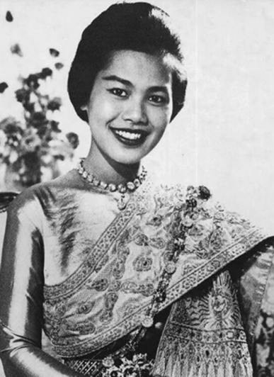 泰国王太后诗丽吉去世<strong></p>
<p>雷达币四虚拟货币</strong>,留下19顶奢华王冠和她的传奇一生