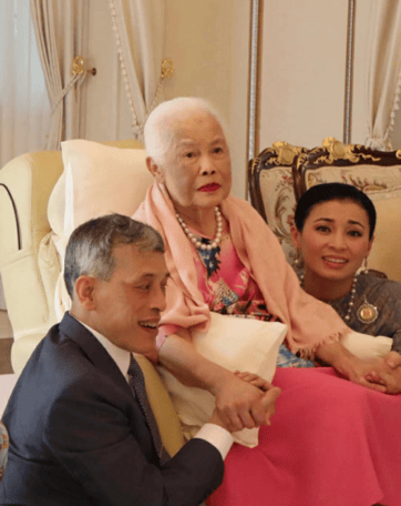 泰国王太后诗丽吉去世<strong></p>
<p>雷达币四虚拟货币</strong>,留下19顶奢华王冠和她的传奇一生