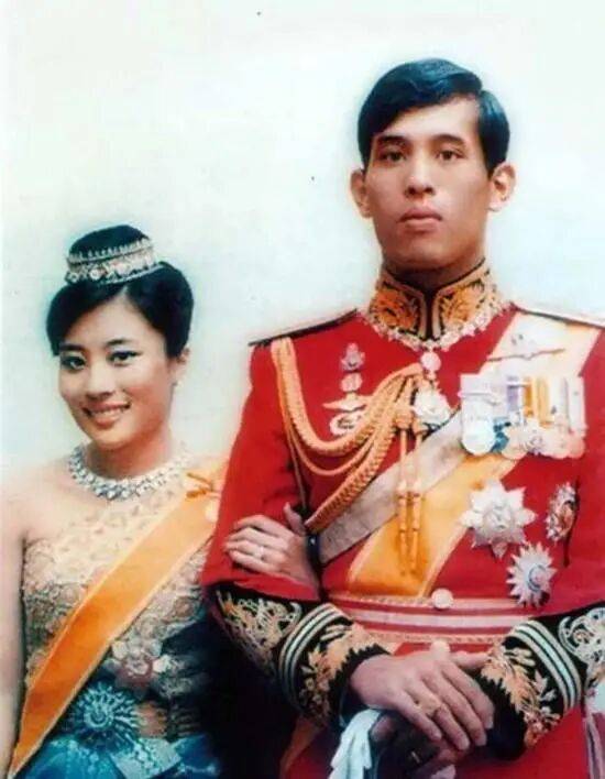 泰国王太后诗丽吉去世<strong></p>
<p>雷达币四虚拟货币</strong>,留下19顶奢华王冠和她的传奇一生