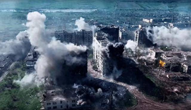 俄军一周2600多次袭击<strong></p>
<p>甘肃虚拟币挖矿</strong>,红军城万名乌军被围,泽连斯基绝望反击