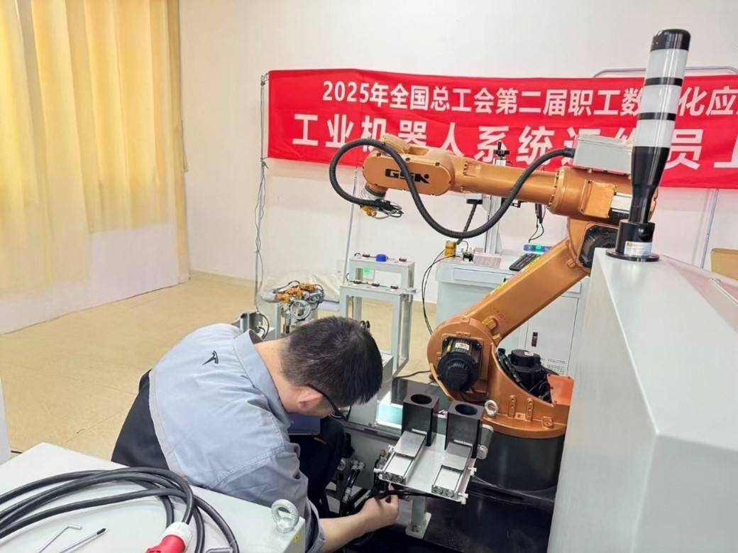 上海机器人系统运维选手集训有序推进<strong></p>
<p>甘肃虚拟币挖矿</strong>,“破阵”指日可待