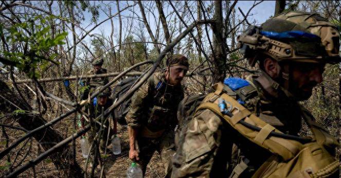 红军城大势已去<strong></p>
<p>虚拟币</strong>,乌军士兵倒戈投俄后,公开宣布泽连斯基才是乌克兰的敌人