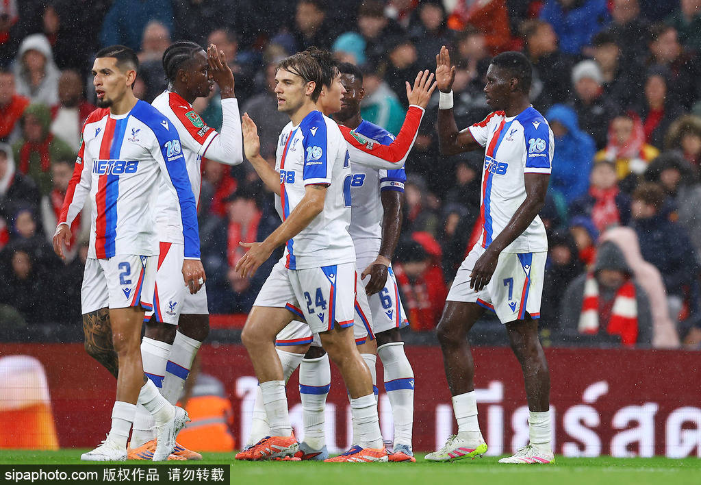 遭赛季三杀<strong></p>
<p>腾讯合作</strong>!联赛杯-萨尔双响 利物浦轮换阵容0-3水晶宫出局