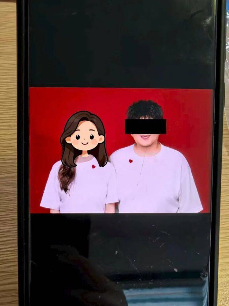 事发上海！女子崩溃“他昨晚还在我家吃饭”<strong></p>
<p>腾讯合作</strong>，聊天记录曝光诈骗细节