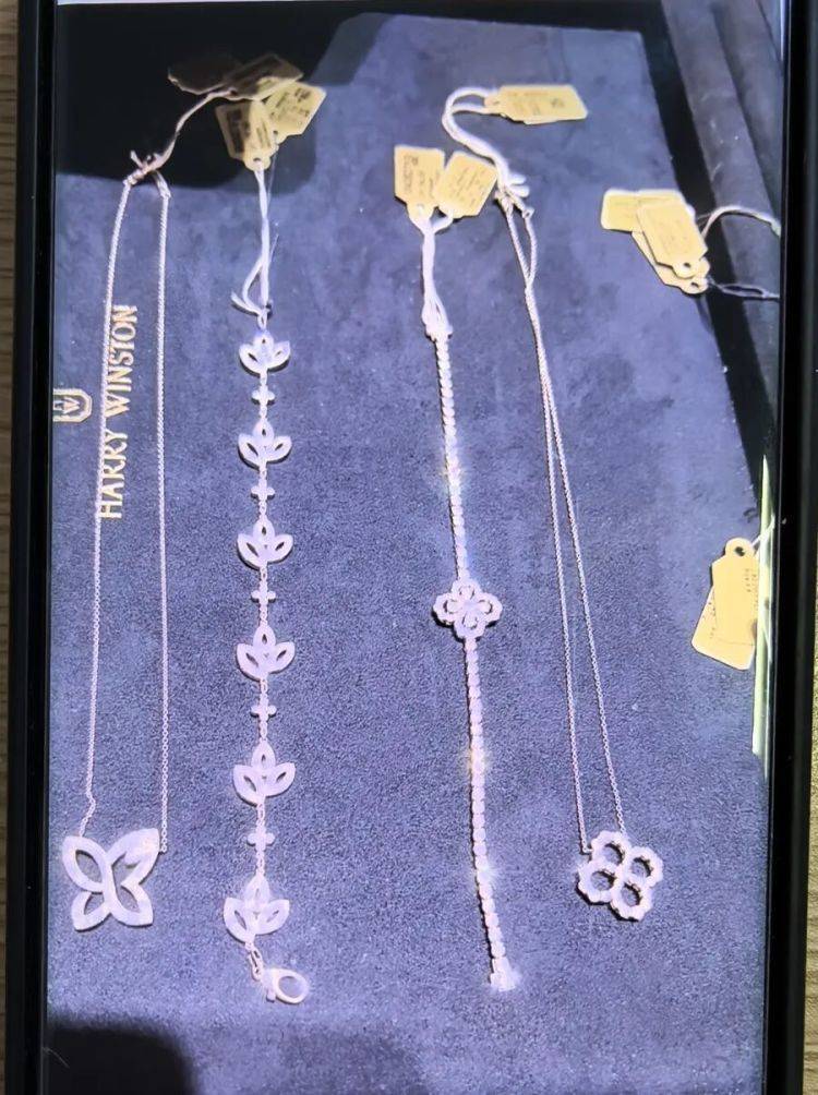 事发上海！女子崩溃“他昨晚还在我家吃饭”<strong></p>
<p>腾讯合作</strong>，聊天记录曝光诈骗细节