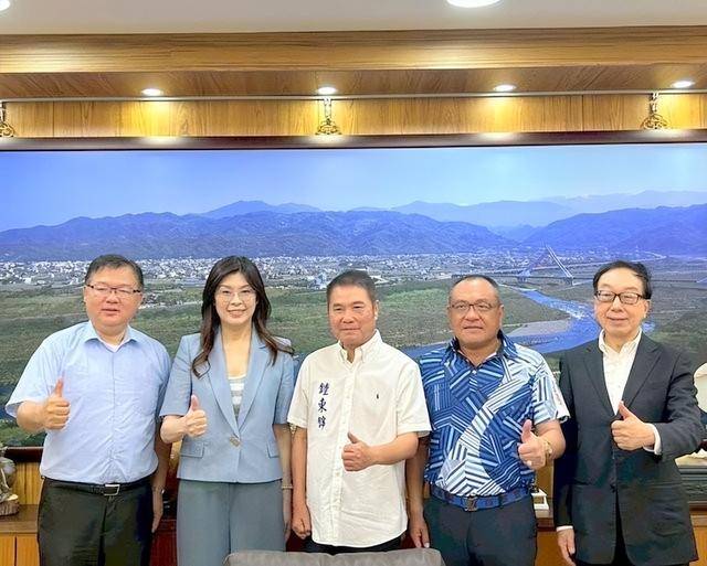 大陆侦办沈伯洋后<strong></p>
<p>腾讯合作</strong>,民进党急了,喊话郑丽文转移视线