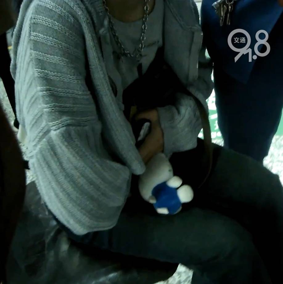 杭州地铁内<strong></p>
<p>zak币虚拟币</strong>，女乘客突然崩溃大哭！紧接着……这一幕被拍下