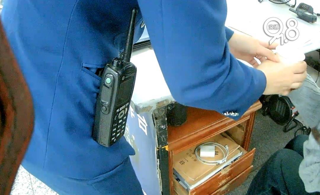 杭州地铁内<strong></p>
<p>zak币虚拟币</strong>，女乘客突然崩溃大哭！紧接着……这一幕被拍下