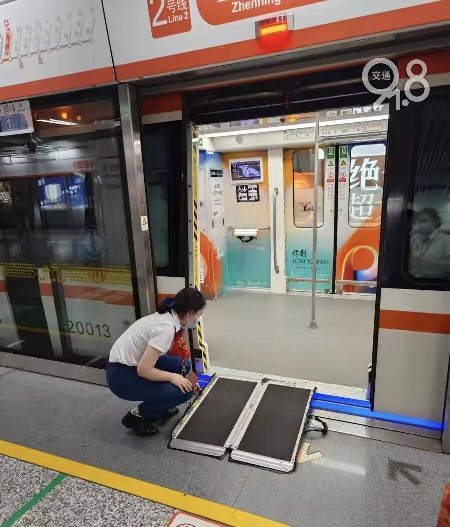 杭州地铁内<strong></p>
<p>zak币虚拟币</strong>，女乘客突然崩溃大哭！紧接着……这一幕被拍下