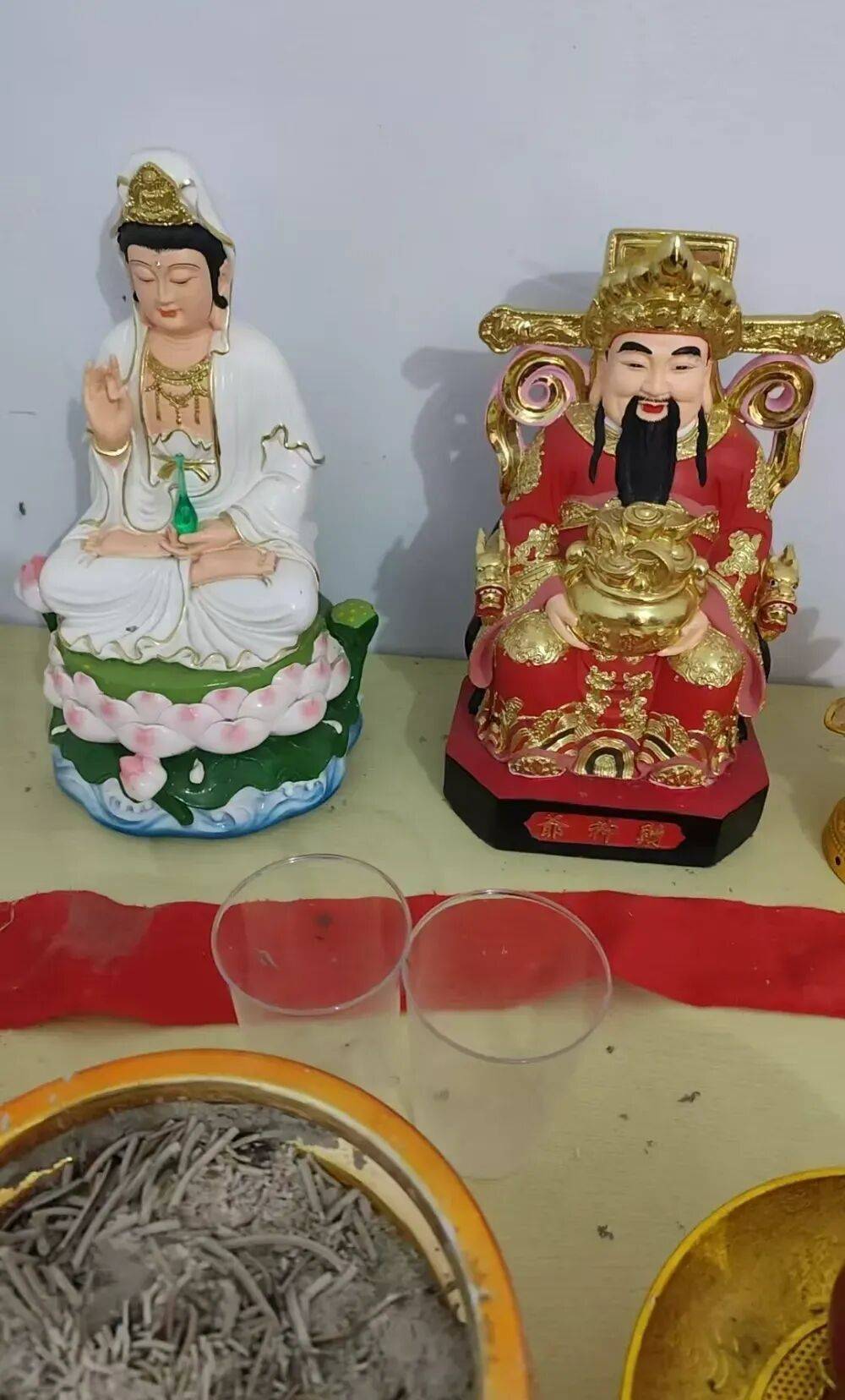 自称“昆仑童子”“玉皇大帝”“紫薇圣人”<strong></p>
<p>sunny虚拟币价格</strong>,敛财超500万、奸淫妇女10人!起底“天道鸿元”