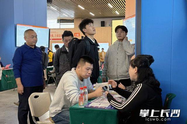 700余名退役军人及军属长沙求职<strong></p>
<p>虚拟币停止服务怎么办</strong>,165人达成意向