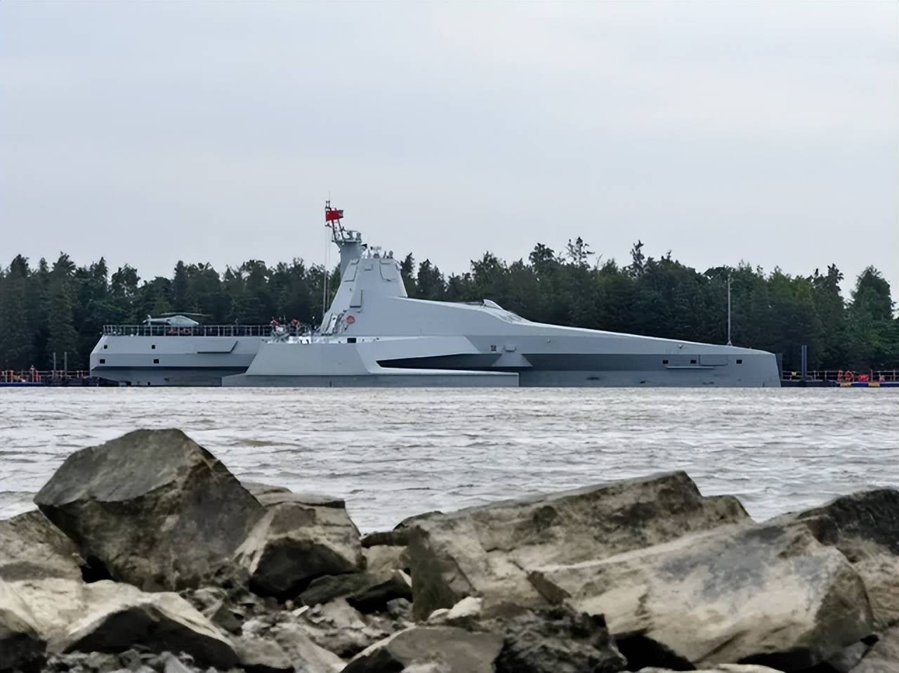 舰长65米<strong></p>
<p>虚拟币停止服务怎么办</strong>，搭载48个垂发！美媒：中国海军“半潜式武库舰”亮相！