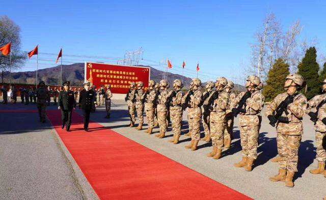 日本死不悔改<strong></p>
<p>台湾</strong>，又威胁出兵台海！关键时刻，日军官直奔解放军基地