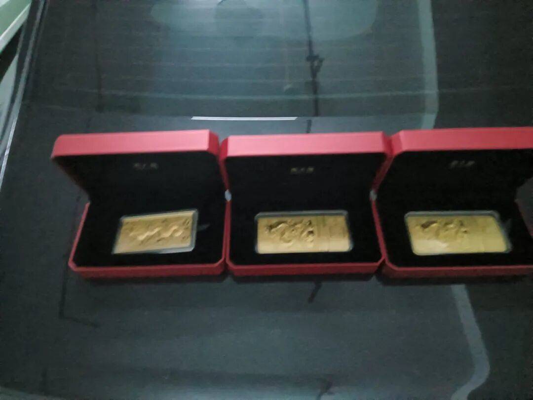 股市套现170万元后<strong></p>
<p>台湾</strong>，杭州男子豪购300克金条！老板当场报警……