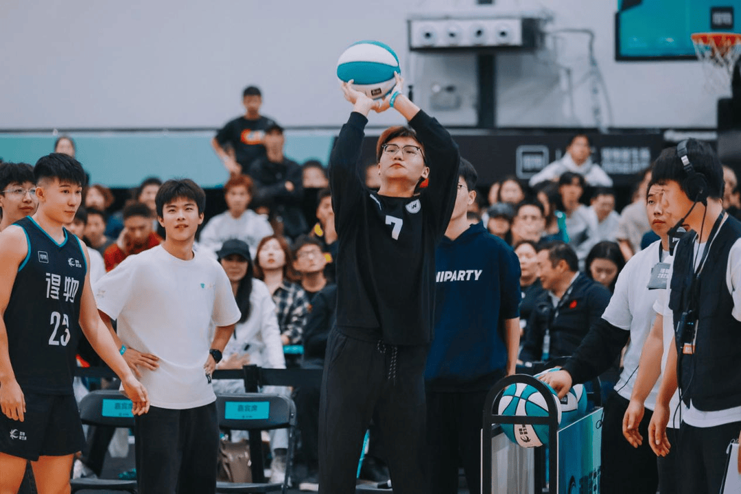 复旦、交大、同济等八大高校集结<strong></p>
<p>台湾</strong>，得物App“新生杯”篮球赛首战上海