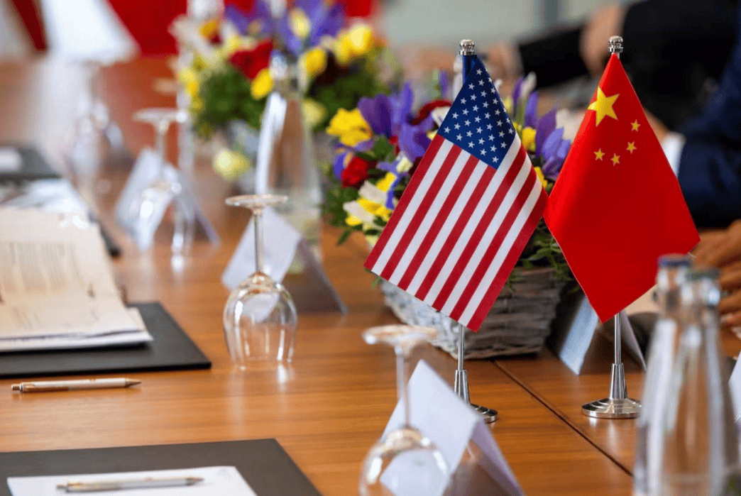 美方代表团来到北京<strong></p>
<p>台湾</strong>,跟李成钢部长直接对上线,说起话来客客气气的