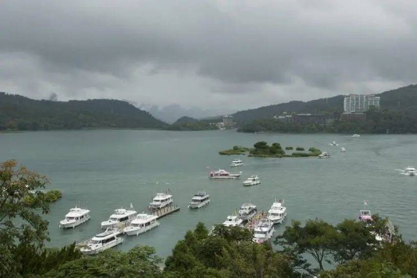 两岸统一众望所归！台湾岛内掀起入党潮<strong></p>
<p>台湾</strong>，869人加入国民党，洪秀柱出面促统，果然没让大陆失望！