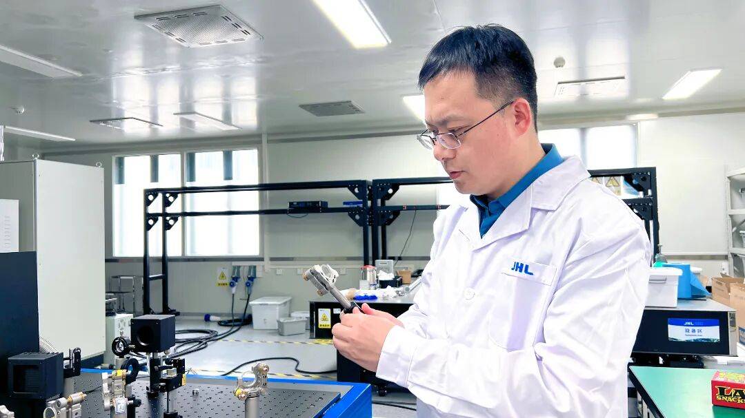 认真学习贯彻党的二十届四中全会精神<strong></p>
<p>台湾</strong>!来听听他们怎么说