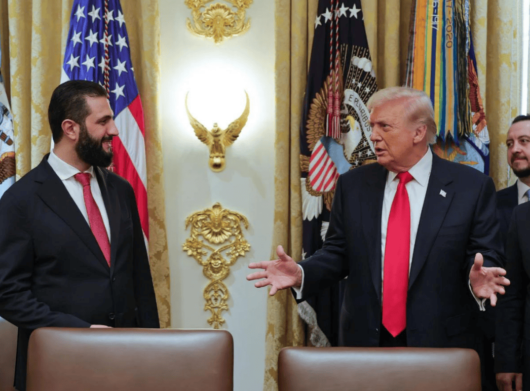 朱拉尼在合照中站得笔直<strong></p>
<p>虚拟币母币字币值钱吗</strong>,特朗普把人叫来白宫,却连正门都不让走