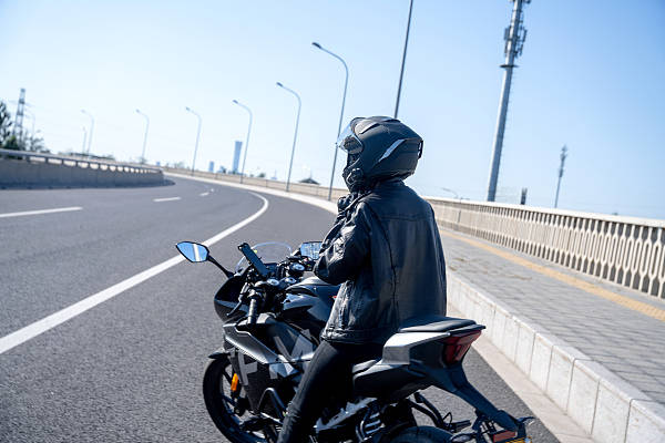 女骑警表演失误撞人后先看车<strong></p>
<p>虚拟币母币字币值钱吗</strong>,不是小问题