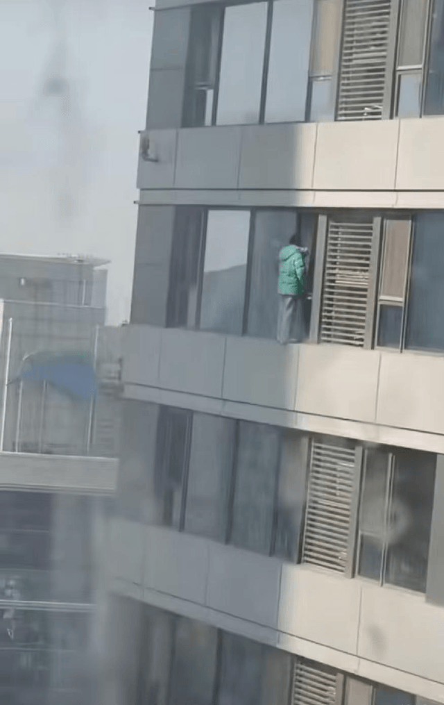 石家庄万象城一女子坠楼<strong></p>
<p>虚拟币母币字币值钱吗</strong>,目击者称心里不是滋味,警方:已出警处理