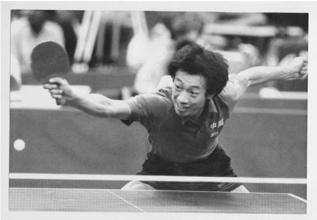 乒乓球前世界冠军滕义受贿逾亿元获刑十四年:利用人脉关系谋不当利益