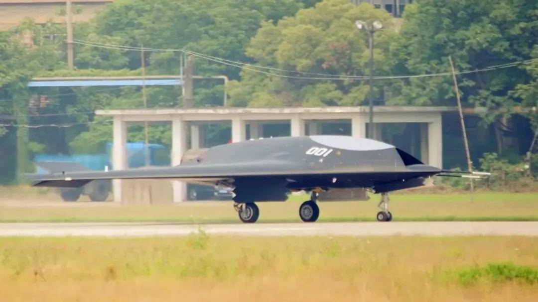 代号“玄龙”!攻击-11官宣服役<strong></p>
<p>抹茶虚拟币livecoin</strong>,与歼-20、歼-16编队飞行