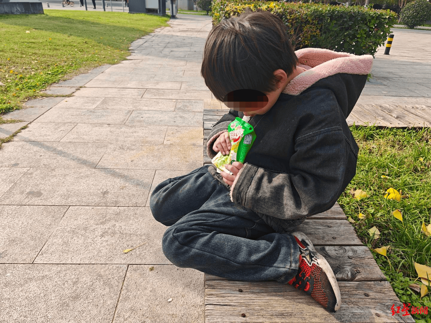 现场走访“女孩寒冬穿拖鞋捡食”一家：还有一个4岁妹妹<strong></p>
<p>抹茶虚拟币livecoin</strong>，当地正为两个孩子联系学校|求真