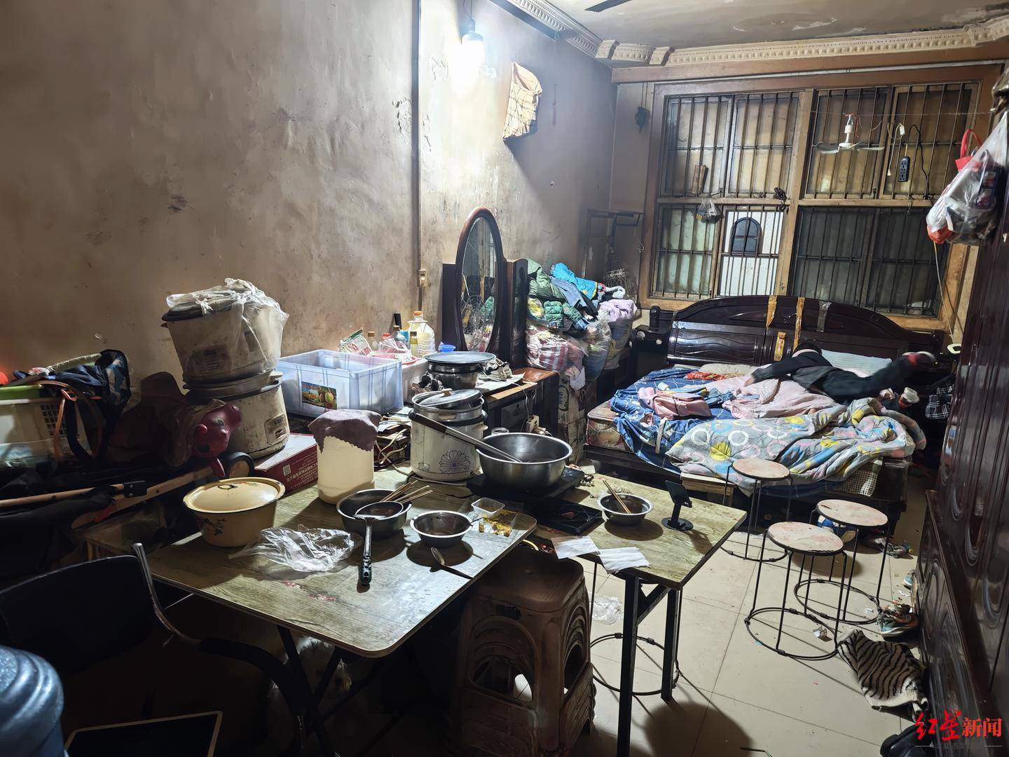 现场走访“女孩寒冬穿拖鞋捡食”一家：还有一个4岁妹妹<strong></p>
<p>抹茶虚拟币livecoin</strong>，当地正为两个孩子联系学校|求真