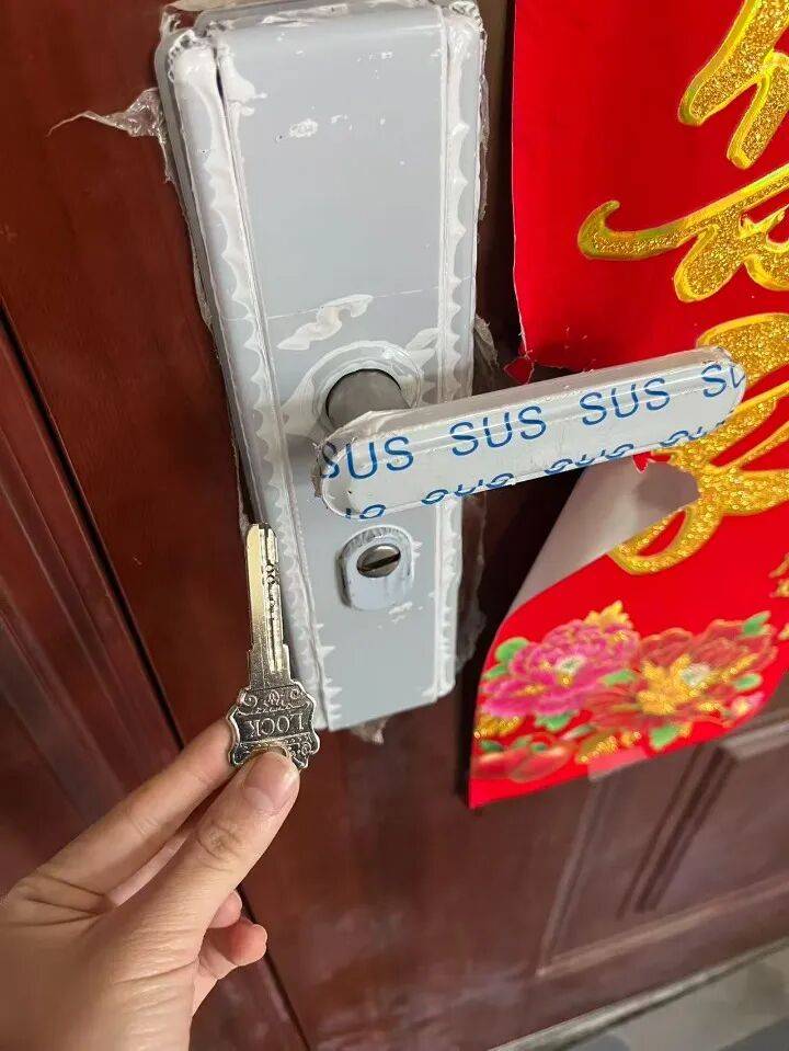 半小时收费4170元<strong></p>
<p>虚拟钱包充币</strong>!女大学生网购“上门开锁”遭遇天价账单