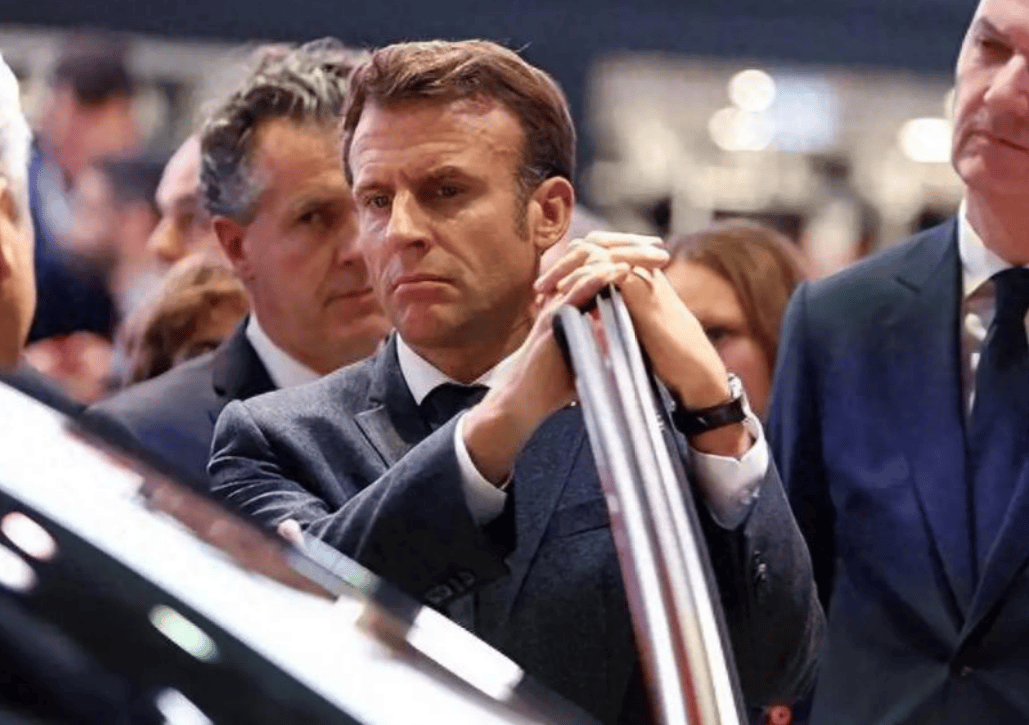 马克龙即将启程访华,有人急了:这次必须谨言慎行,不要重蹈覆辙!