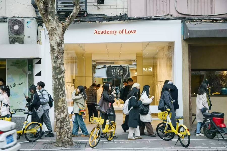 法国人在上海开店<strong></p>
<p>虚拟币挖矿平台商户</strong>，只卖白色衣服竟然火了丨上海滩上洋掌柜