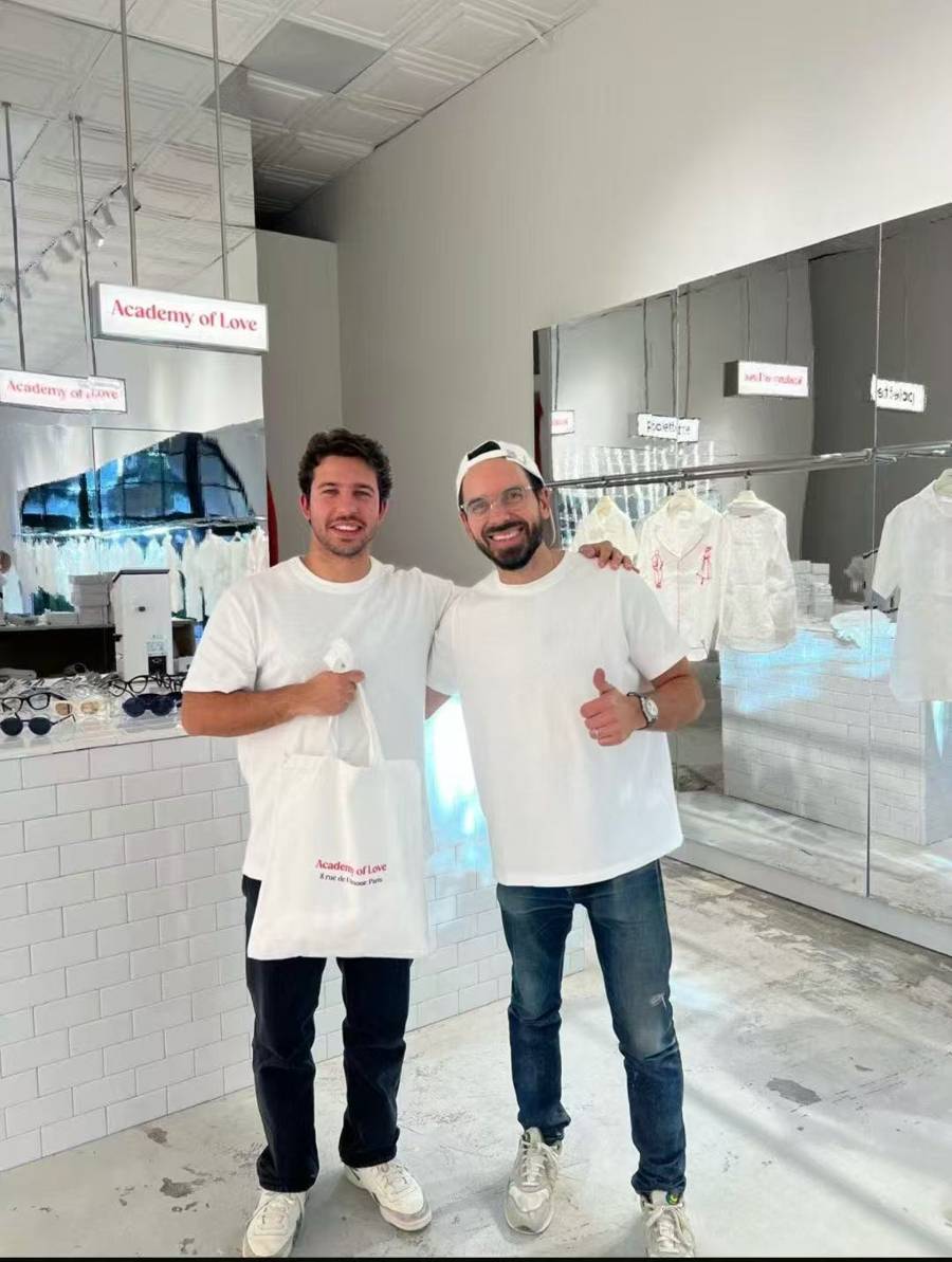 法国人在上海开店<strong></p>
<p>虚拟币挖矿平台商户</strong>，只卖白色衣服竟然火了丨上海滩上洋掌柜