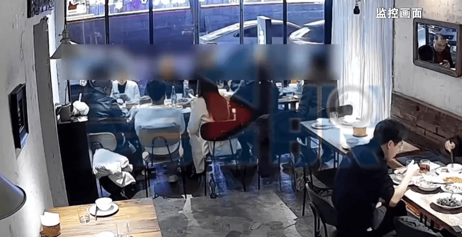 朋友组10人局9人相继开溜不买单,只留一人面对1262元账单,组局者:我也没钱